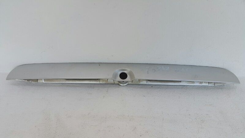 накладка двери (крышки) багажника Opel Zafira 1 поколение (A) 2001, 1.8 л., Z 18 XE, бензин, 90579631 - фото №1