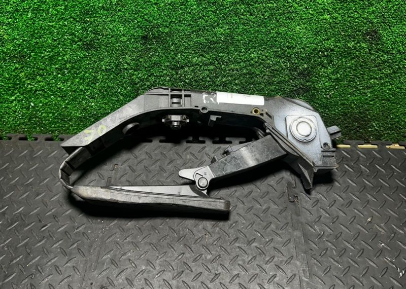 педаль Mercedes-Benz E-Класс W211/S211 2005, 2.2 л., A2113000504 - фото №1