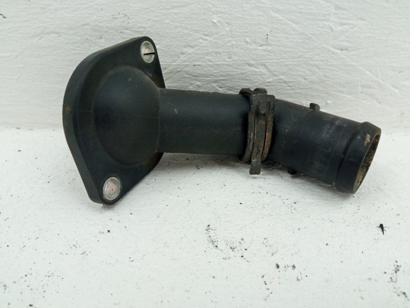фланец (тройник) системы охлаждения Volkswagen Passat B6 2006, 1.9 л., BXE, дизель, 036121121D - фото №1