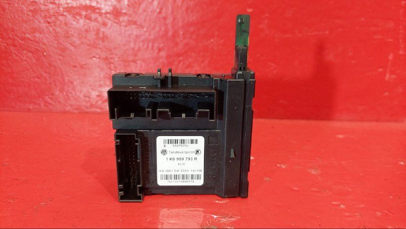 блок комфорта Volkswagen Eos 1 поколение 2007, 2.0 л., CBAB, дизель, 1K0595793R - фото №1