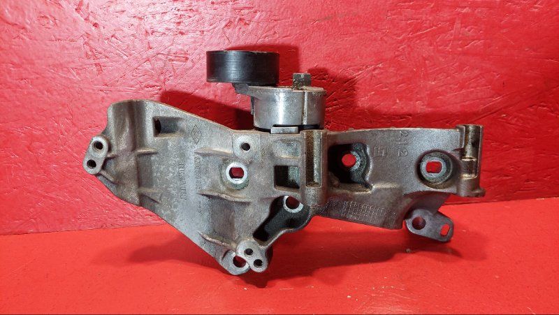 кронштейн генератора Nissan Qashqai 1 поколение J10 2008, 1.5 л., K9K, дизель, 8200669495 - фото №1