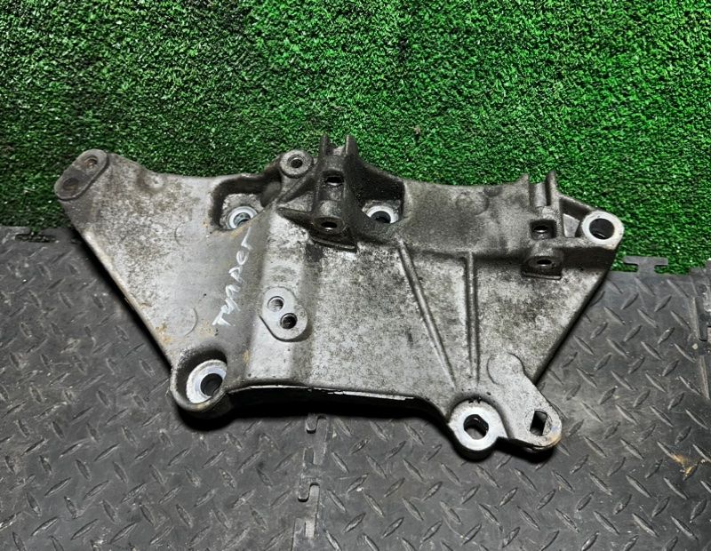 кронштейн генератора Renault Scenic 2 поколение 2005, 8200100148 - фото №1