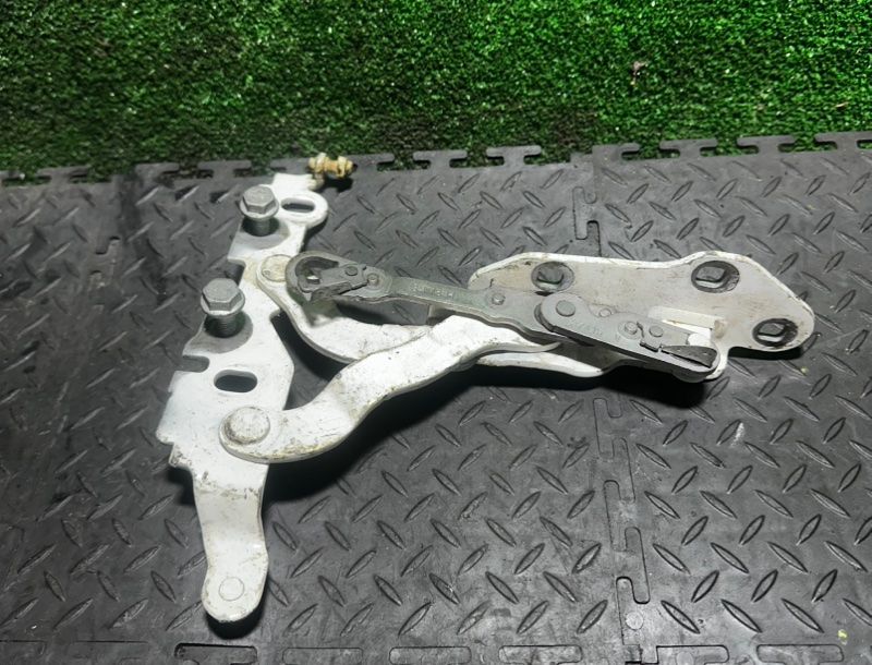 петля капота левая Mercedes-Benz E-Класс W212/S212/C207/A207 2012, A2048800128 - фото №1