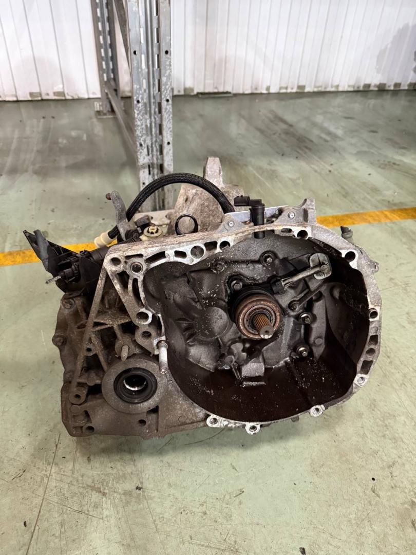 КПП механическая (МКПП) Renault Megane 3 поколение 2011, 1.6 л., K4M 838, бензин, МКПП, JH3183, JH5342 - фото №1