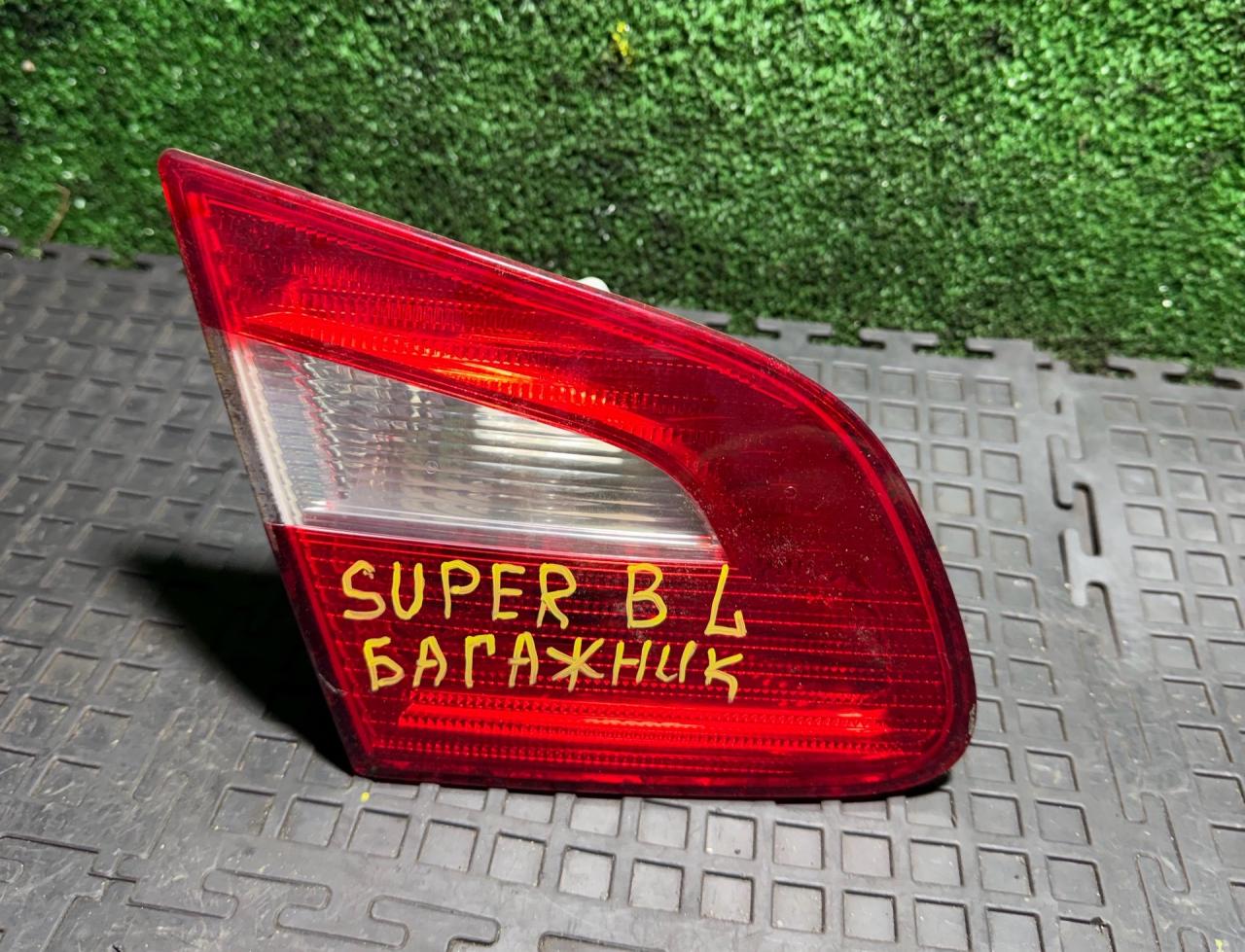 фонарь крышки багажника левый Skoda Superb 2 поколение 2010, 1.8 л., бензин, МКПП, 3T5945093 - фото №1