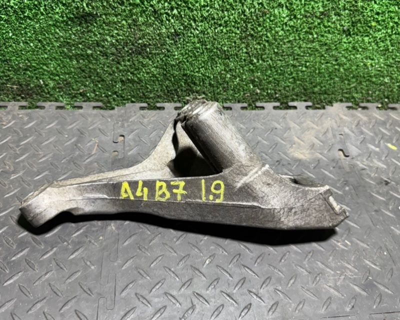 кронштейн двигателя Audi A4 B6 2003, 2.0 л., 8E0199307S - фото №1