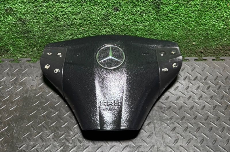 подушка безопасности водителя Mercedes-Benz C-Класс W203/S203/CL203 2003, 2.2 л., 2034600798 - фото №1
