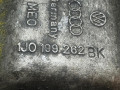 подушка крепления двигателя Volkswagen Golf 4 поколение 2000, 1J0199262 - фото №4