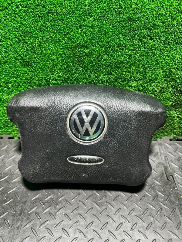 подушка безопасности водителя Volkswagen Passat B5 1998, 111205100 - фото №1