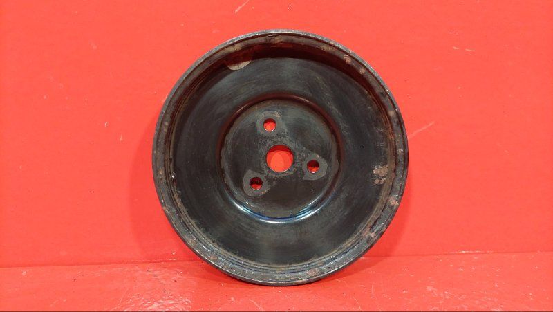 шкив помпы Mazda 323 5 поколение 1996, 1.5 л., Z5-DE, бензин, B3C715131 - фото №1