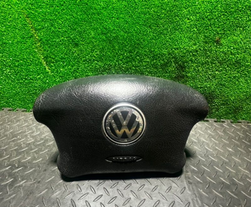 подушка безопасности водителя Volkswagen Passat B5 1997, 111205000 - фото №1