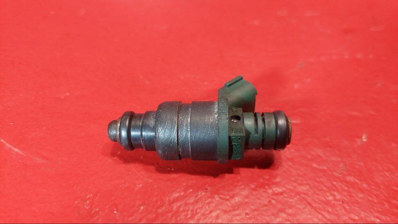 форсунка Volkswagen Beetle 2 поколение 2001, 1.6 л., AYD, бензин, 037906031AL - фото №1
