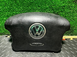 подушка безопасности водителя Volkswagen Passat B5 1998, 3B0880201M
