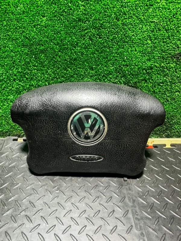 подушка безопасности водителя Volkswagen Passat B5 1998, 3B0880201M - фото №1