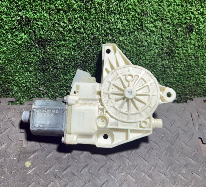 моторчик стеклоподъемника задний правый Mercedes-Benz C-Класс W204/S204 2010, A2048200642 - фото №1
