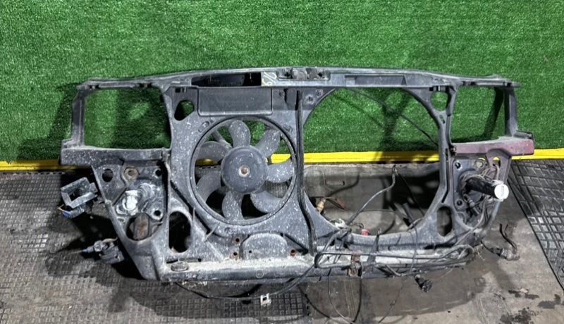 передняя панель крепления облицовки (телевизор) Volkswagen Golf 4 поколение 2003, 701010081 - фото №1