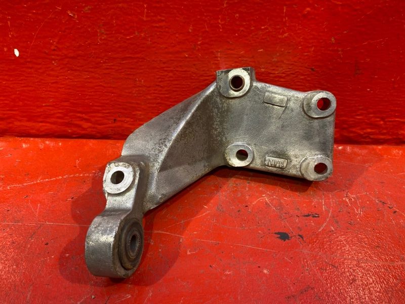кронштейн (крепление) Land Rover Freelander 1 поколение 2002, 2.0 л., 20T2N, дизель - фото №1