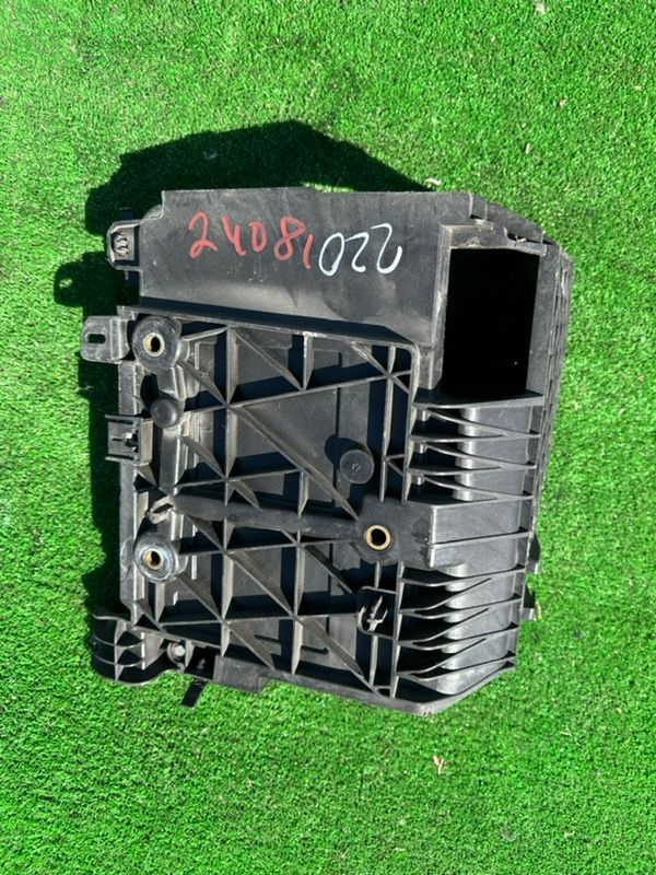 крепление аккумулятора Renault Scenic 2 поколение 2005, 1.5 л., 8200467409 - фото №1