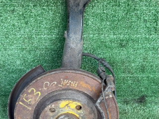ступица передняя левая Audi A4 B5 1999, 8D0407257