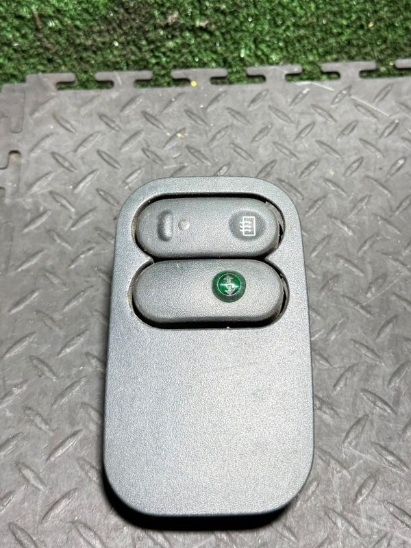 кнопка обогрева заднего стекла Renault Kangoo 1 поколение 2002, 7700307646 - фото №1