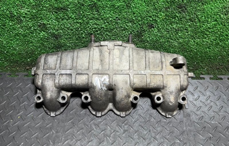 коллектор впускной Volkswagen Transporter T4 1999, 1.9 л., 028129713E - фото №1