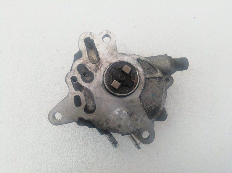 насос вакуумный Volkswagen Passat B6 2006, 2.0 л., BKP, дизель, 03G145209 - фото №1