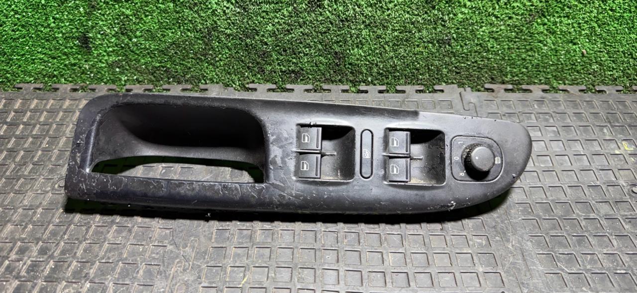 ручка внутренняя передняя левая Volkswagen Passat B6 2006, 2.0 л., дизель, МКПП, универсал, 3C1867171 - фото №1