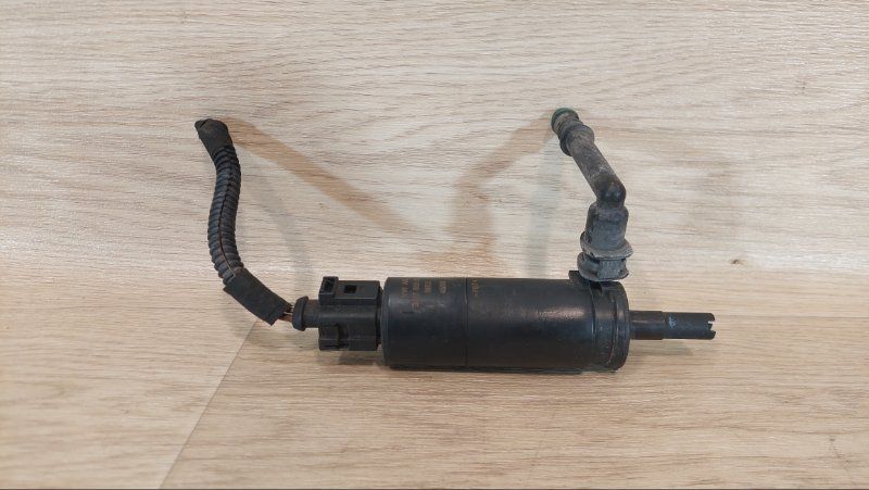 насос (моторчик) омывателя стекла Volkswagen Eos 1 поколение 2007, 2.0 л., CBAB, дизель, 3B7955681 - фото №1