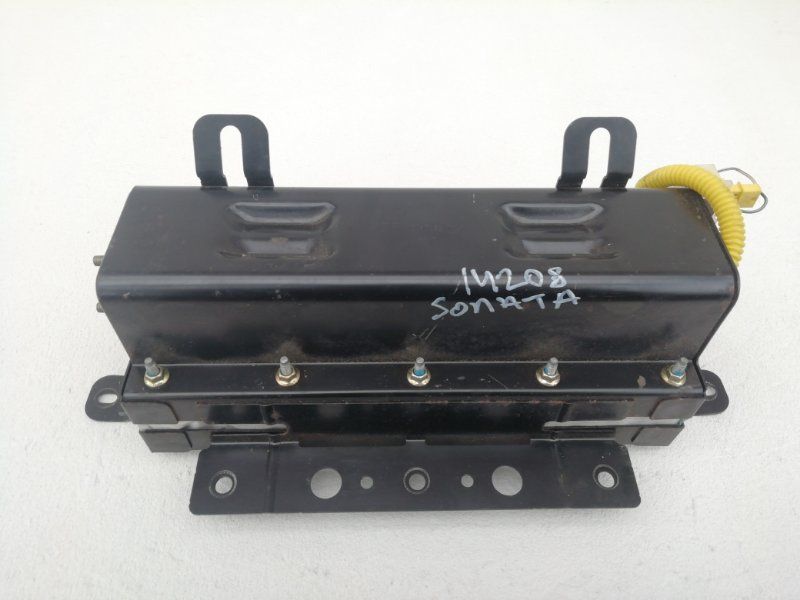 подушка безопасности коленная Hyundai Sonata EF 1999, 2.0 л., G4JP, бензин, 8453038900 - фото №1