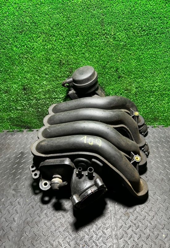 коллектор впускной Volkswagen Passat B5 1999, 1.9 л., 06B133210AK - фото №1