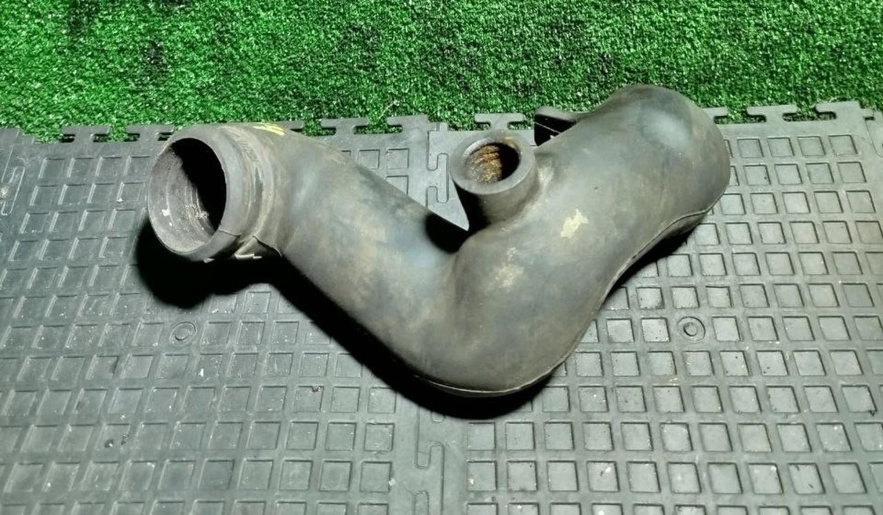 патрубок интеркулера Volkswagen Passat B4 1994, 1H0129627S - фото №1