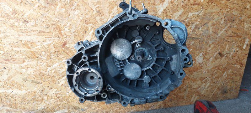 КПП механическая (МКПП) Volkswagen Passat B6 2009, CBD, 02Q301103L - фото №1