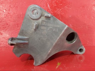 кронштейн (крепление) Opel Vectra C 2004, 13112030