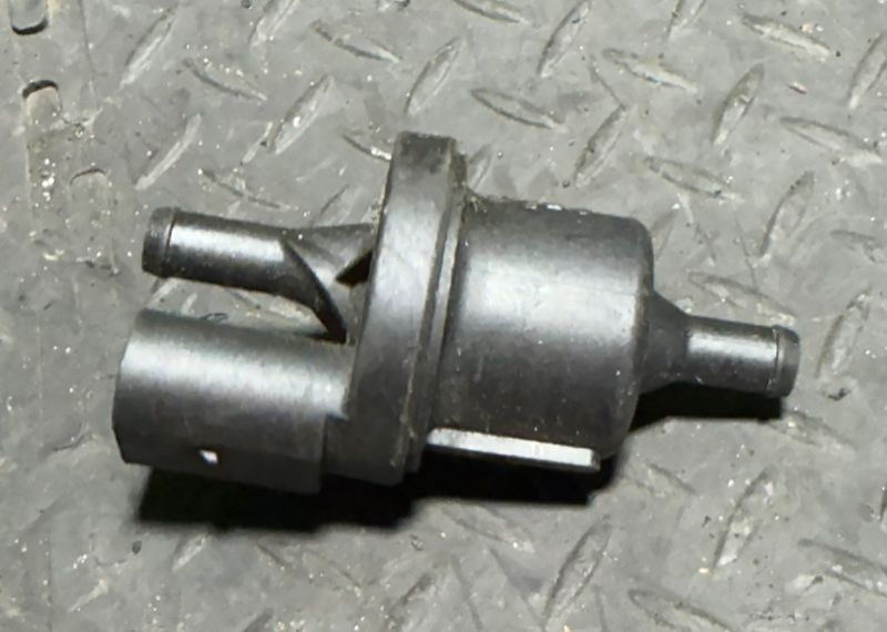 клапан вентиляции топливного бака Volkswagen Touareg 1 поколение 2006, 280142353 - фото №1