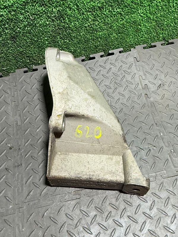 кронштейн двигателя Volkswagen Passat B5 2000, 1.9 л., 8D0199307P - фото №1