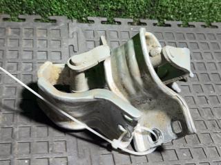петля крышки багажника Volkswagen Passat B6 2006, 2.0 л., дизель, МКПП, универсал, 3C9827301D