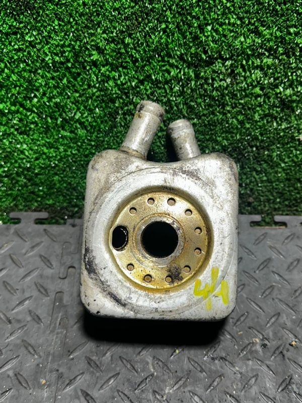 теплообменник масляного фильтра Volkswagen Passat B5 1998, 028117021B - фото №1