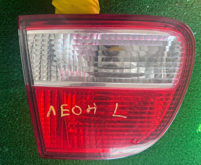 фонарь крышки багажника левый SEAT Leon 1 поколение 2003, 1.4 л., 1M6945091B - фото №1