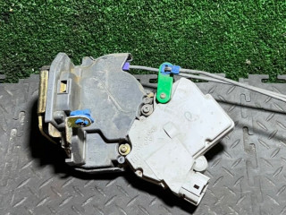 замок двери задней правой Nissan X-Trail T30 2004