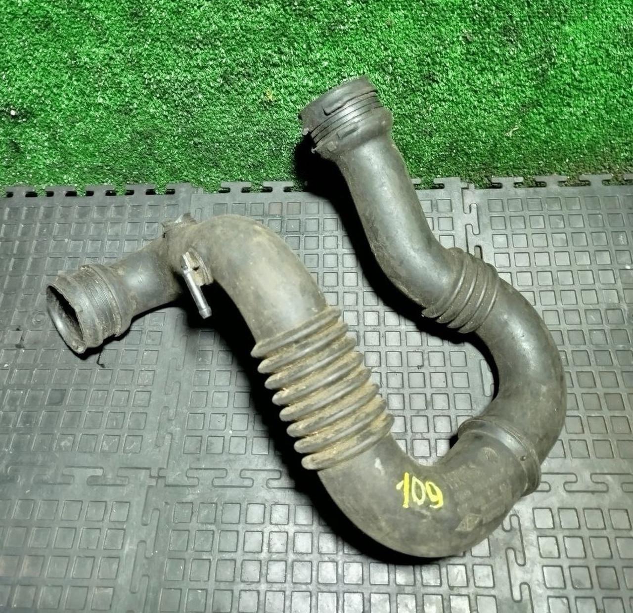патрубок интеркулера Opel Vivaro A 2006, 8200470985 - фото №1