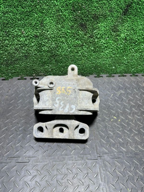 подушка крепления двигателя Volkswagen Passat B6 2007, 1.6 л., 1K0199262 - фото №1