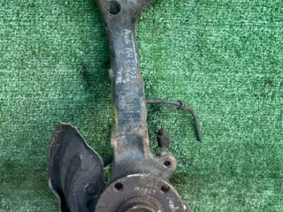 кулак поворотный левый Audi A4 B5 1999, 8D0407257