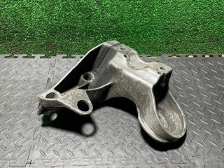 кронштейн двигателя Volkswagen Passat B5 1999, 4B0199352