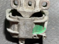подушка крепления двигателя Volkswagen Golf 5 поколение 2006, 1.6 л., 1K0199252 - фото №2