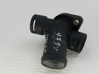 фланец (тройник) системы охлаждения Volkswagen LT 2 поколение 2006, 2.5 л., AVR, дизель