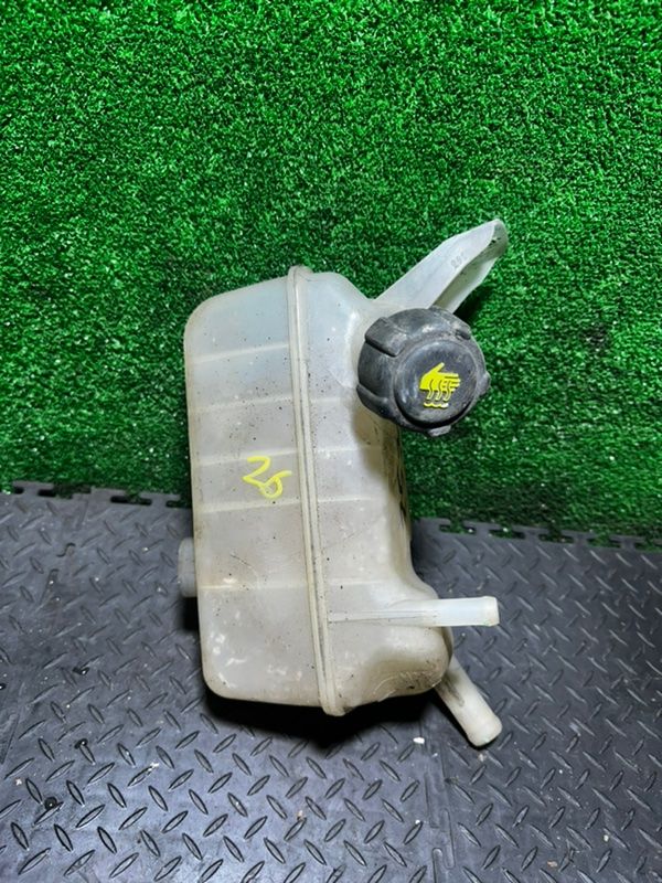 бачок расширительный Renault Megane 2 поколение 2005, 8200273157 - фото №1
