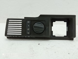 кнопка корректора фар Land Rover Discovery 2 поколение 2001, YUK000020PUY