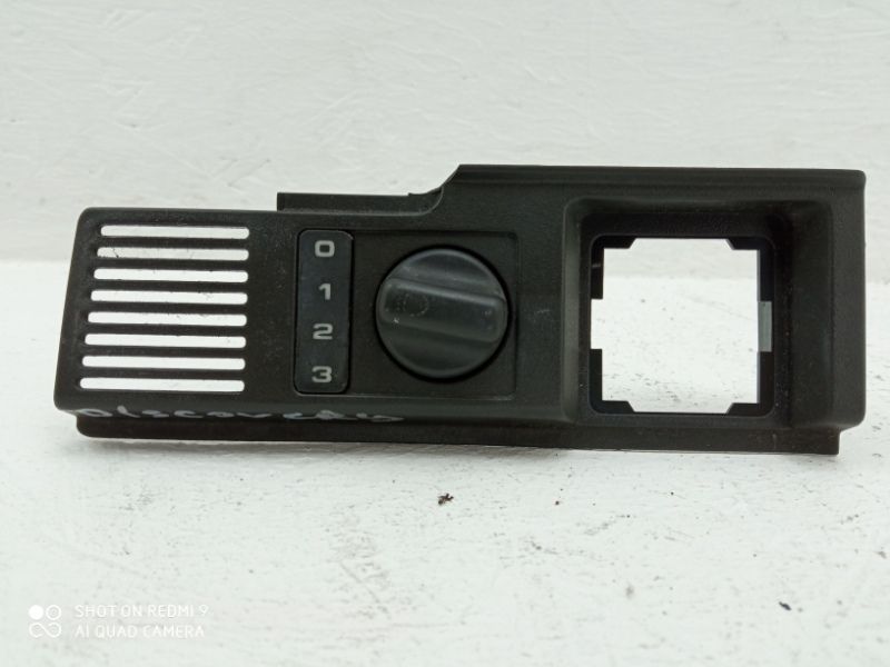 кнопка корректора фар Land Rover Discovery 2 поколение 2001, YUK000020PUY - фото №1