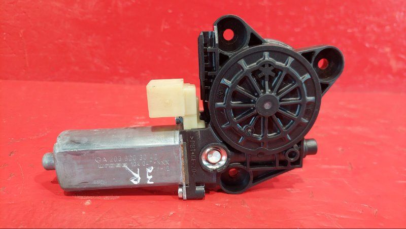 моторчик стеклоподъемника Mercedes-Benz C-Класс W203/S203/CL203 W203 2002, 271.946, 2037301046 - фото №1