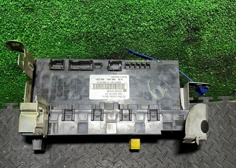 блок предохранителей Mercedes-Benz C-Класс W203/S203/CL203 2002, 2.2 л., 35455101 - фото №1